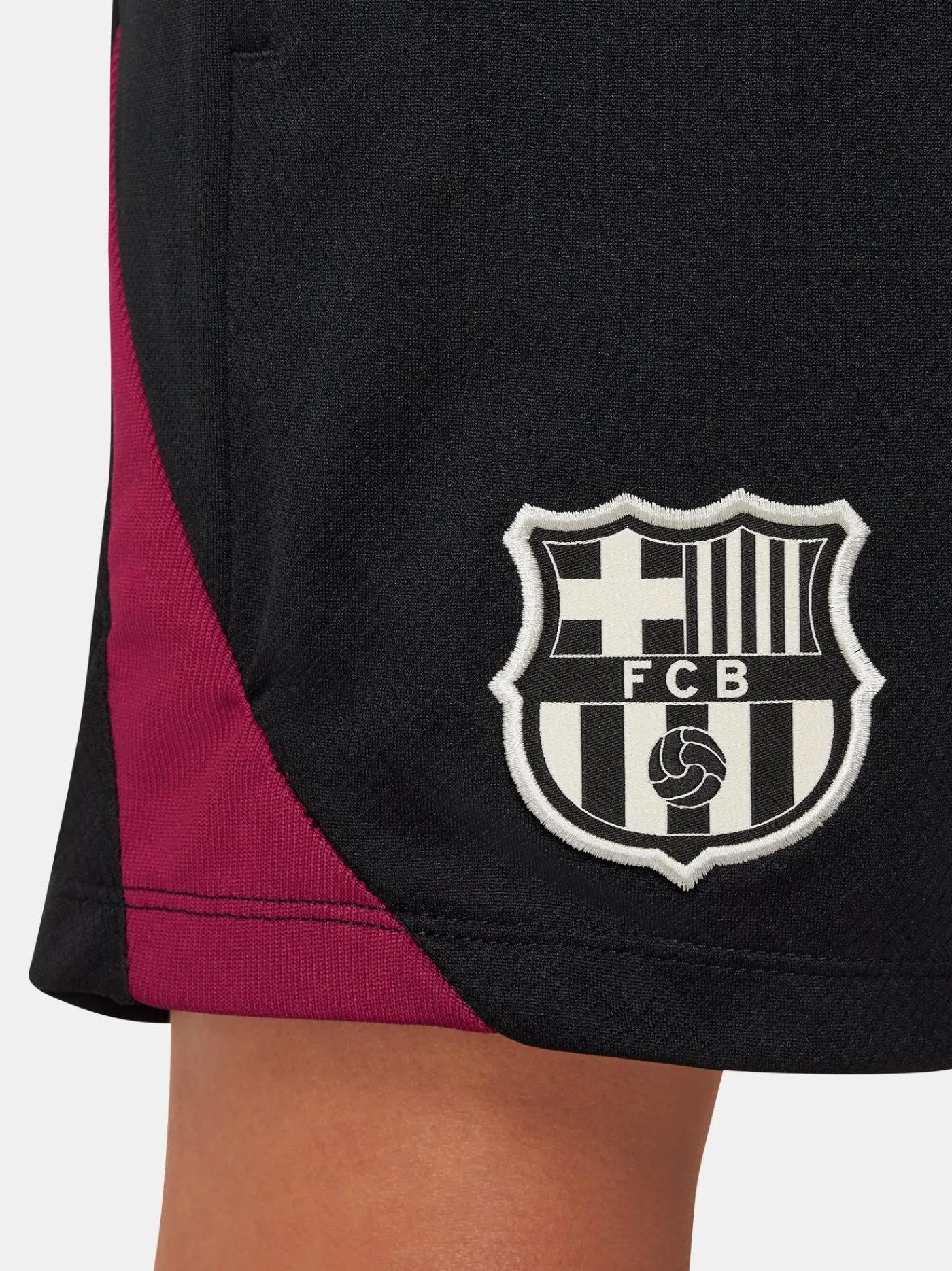 24/25 Schwarze Trainingsshorts – Junior | FC Barcelona Outlet