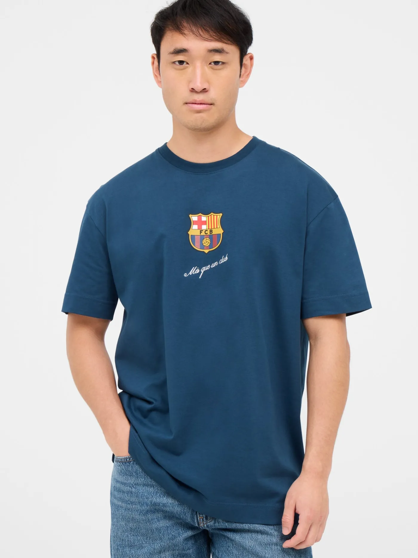 Marineblaues T-Shirt mit Barça-Wappen | FC Barcelona Fashion