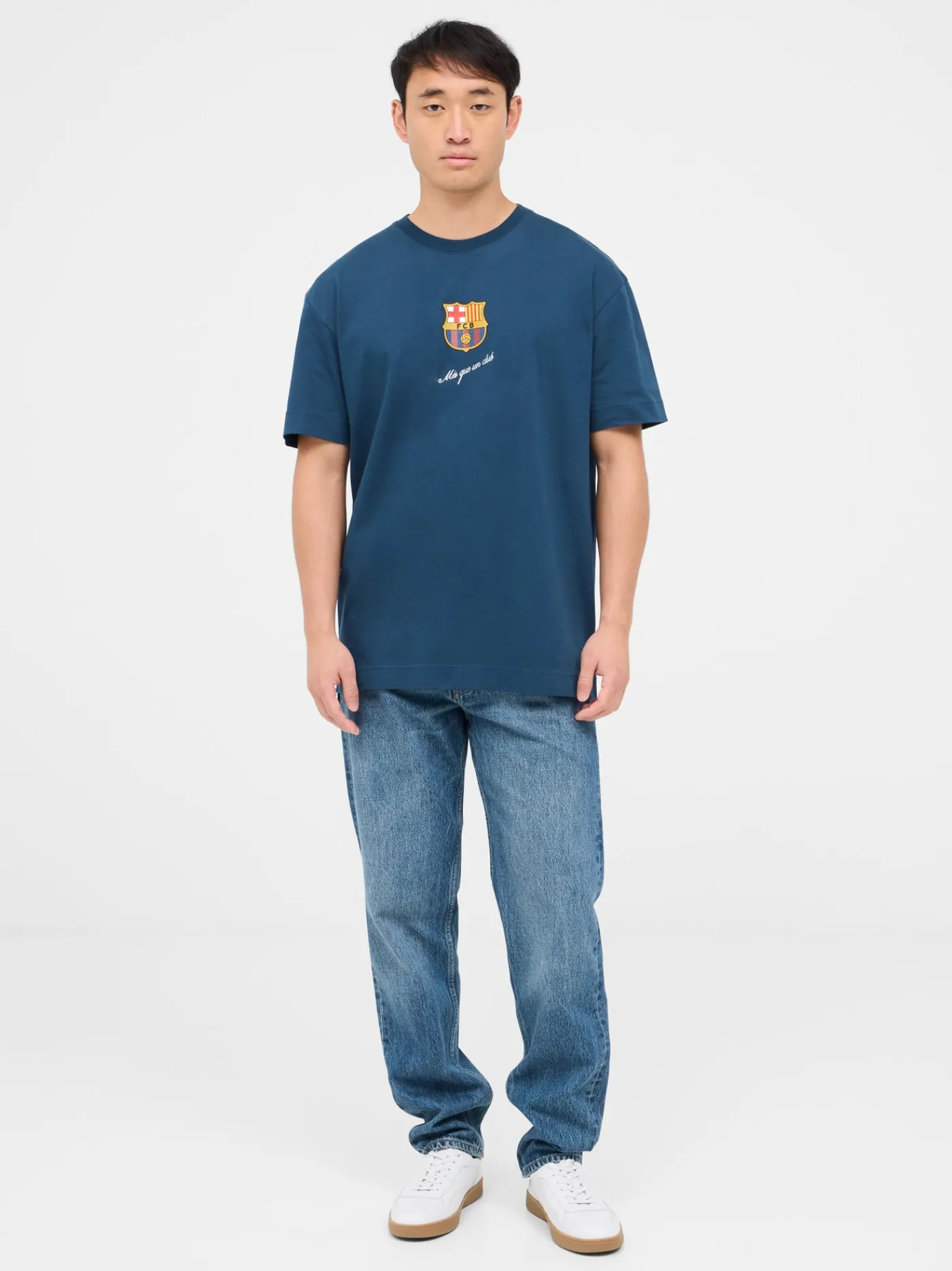 Marineblaues T-Shirt mit Barça-Wappen | FC Barcelona Fashion