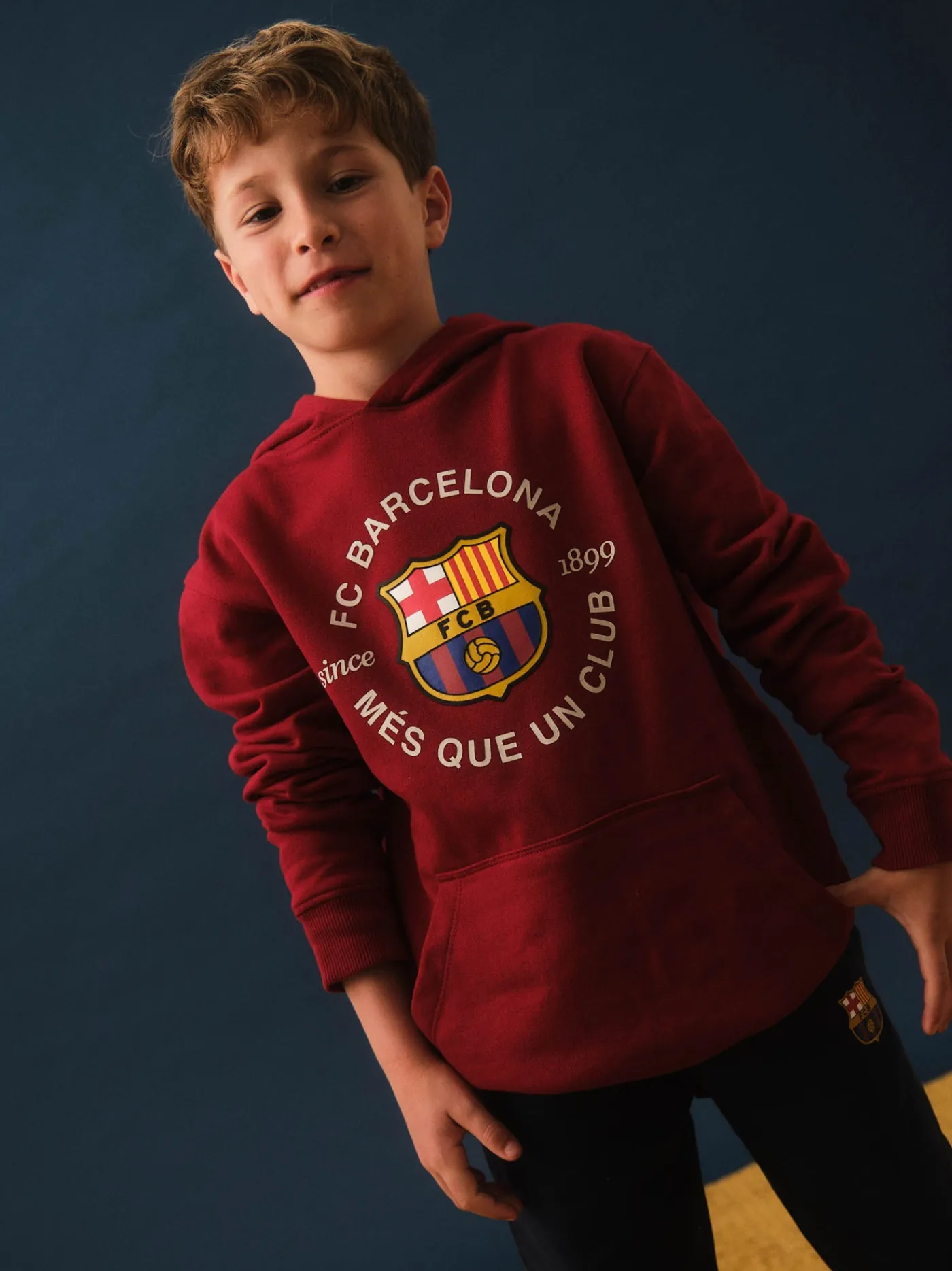Roter Hoodie mit Barça-Emblem - Junior | FC Barcelona Online
