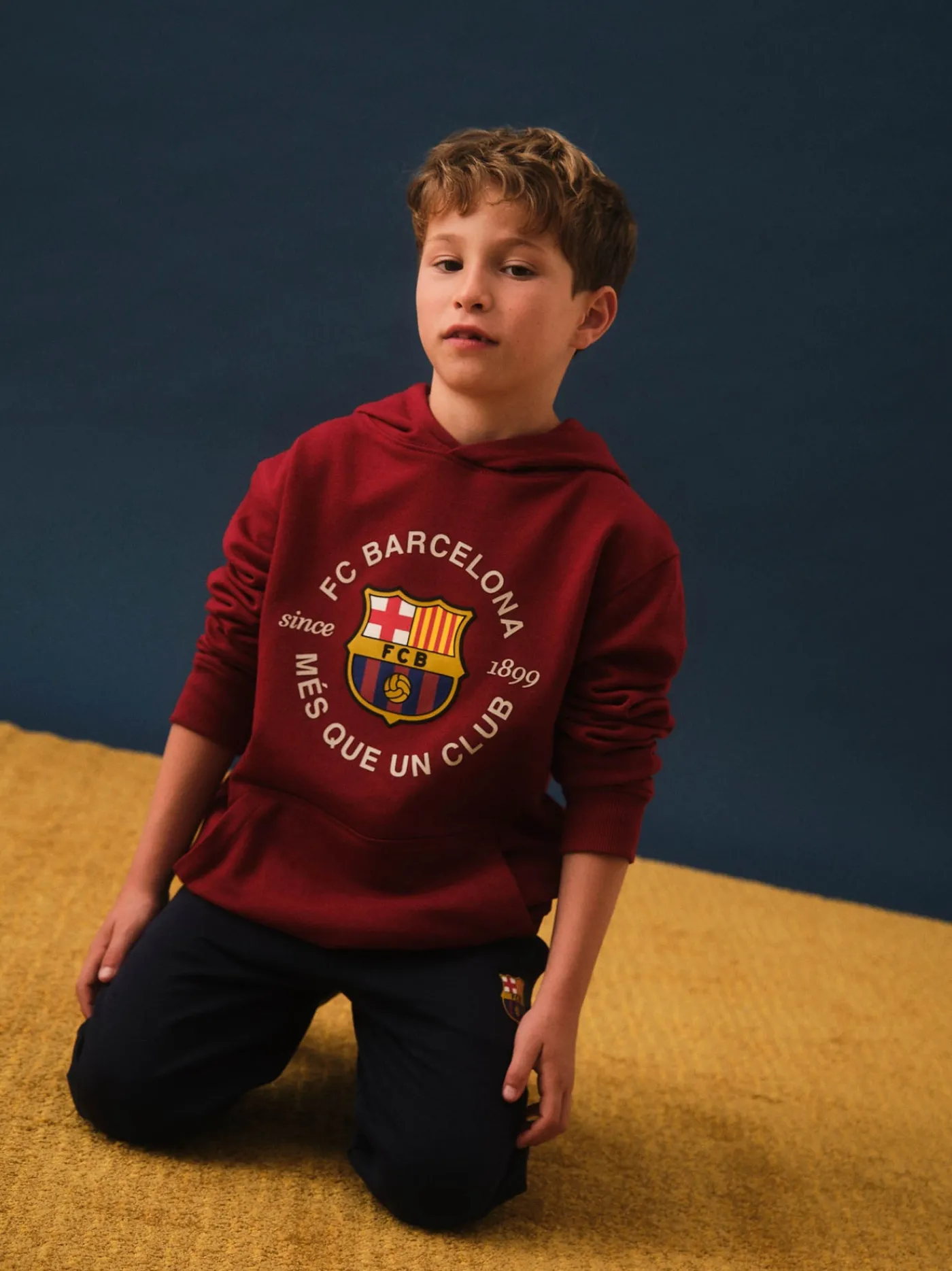 Roter Hoodie mit Barça-Emblem - Junior | FC Barcelona Online